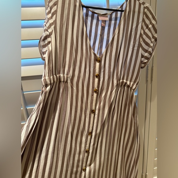 White and Brown Stripped Maternity dress - Picture 2 of 3